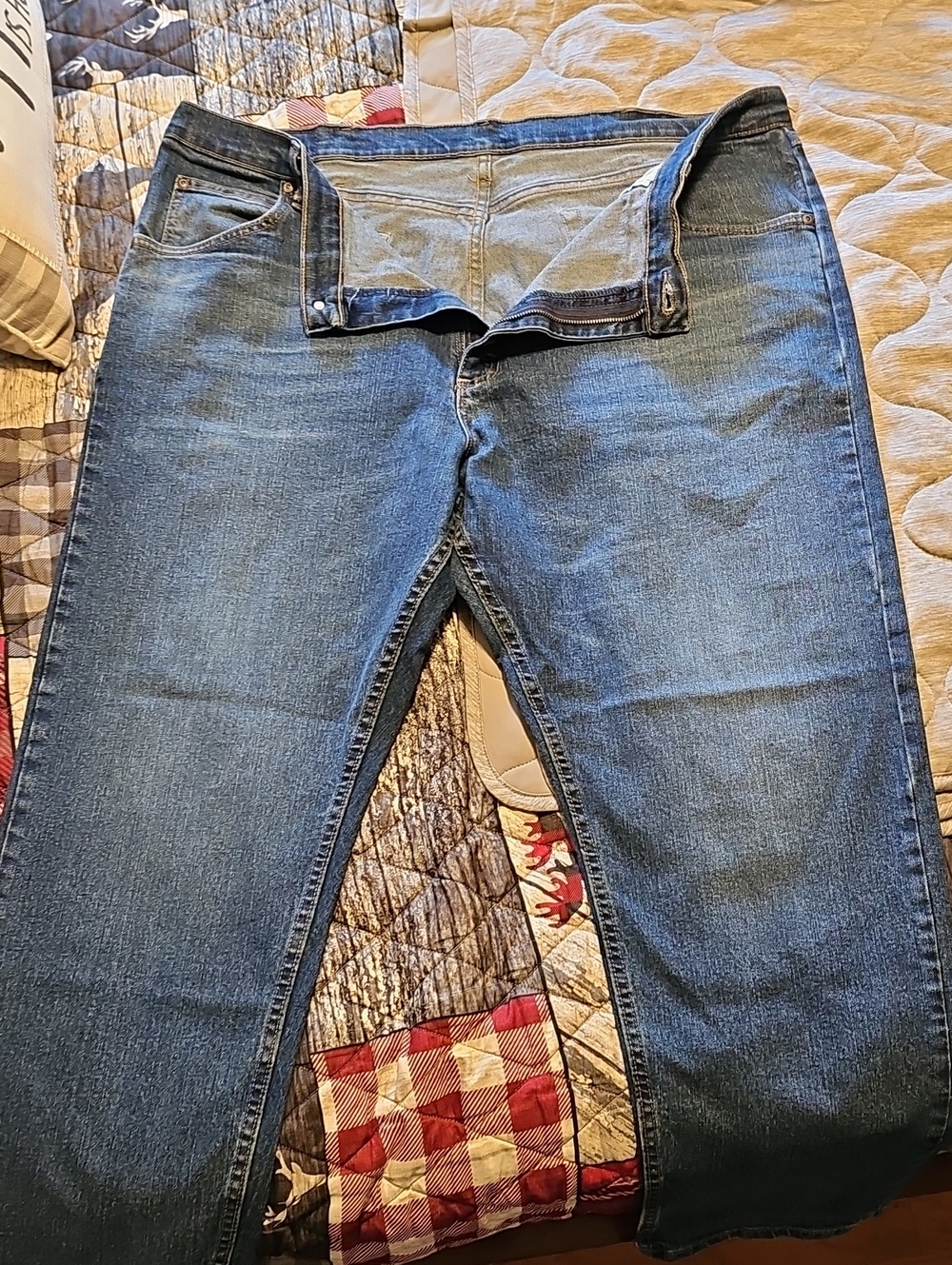 Wrangler Men's Dark Blue Relaxed Fit Jeans